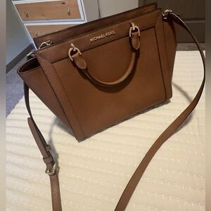 Michael Kors bag, in perfect condition. Literally only used a couple times.